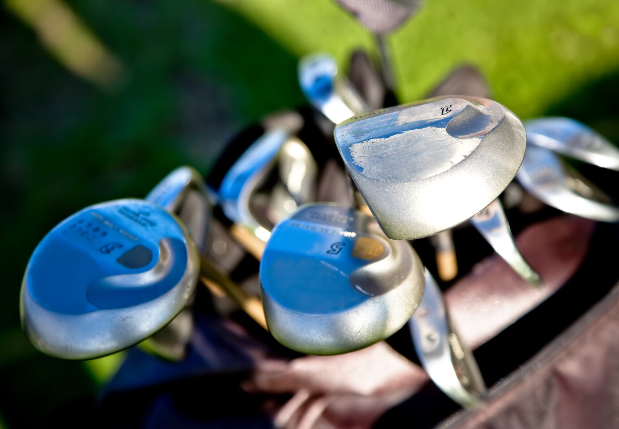 How to Arrange Golf Clubs in Bags